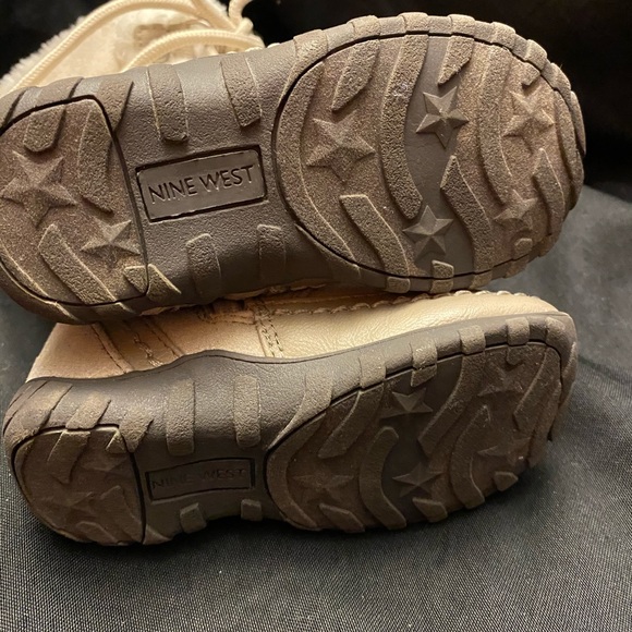 Nine West-‎ Baby boots-cream, side zip, Size:6 - Picture 6 of 6